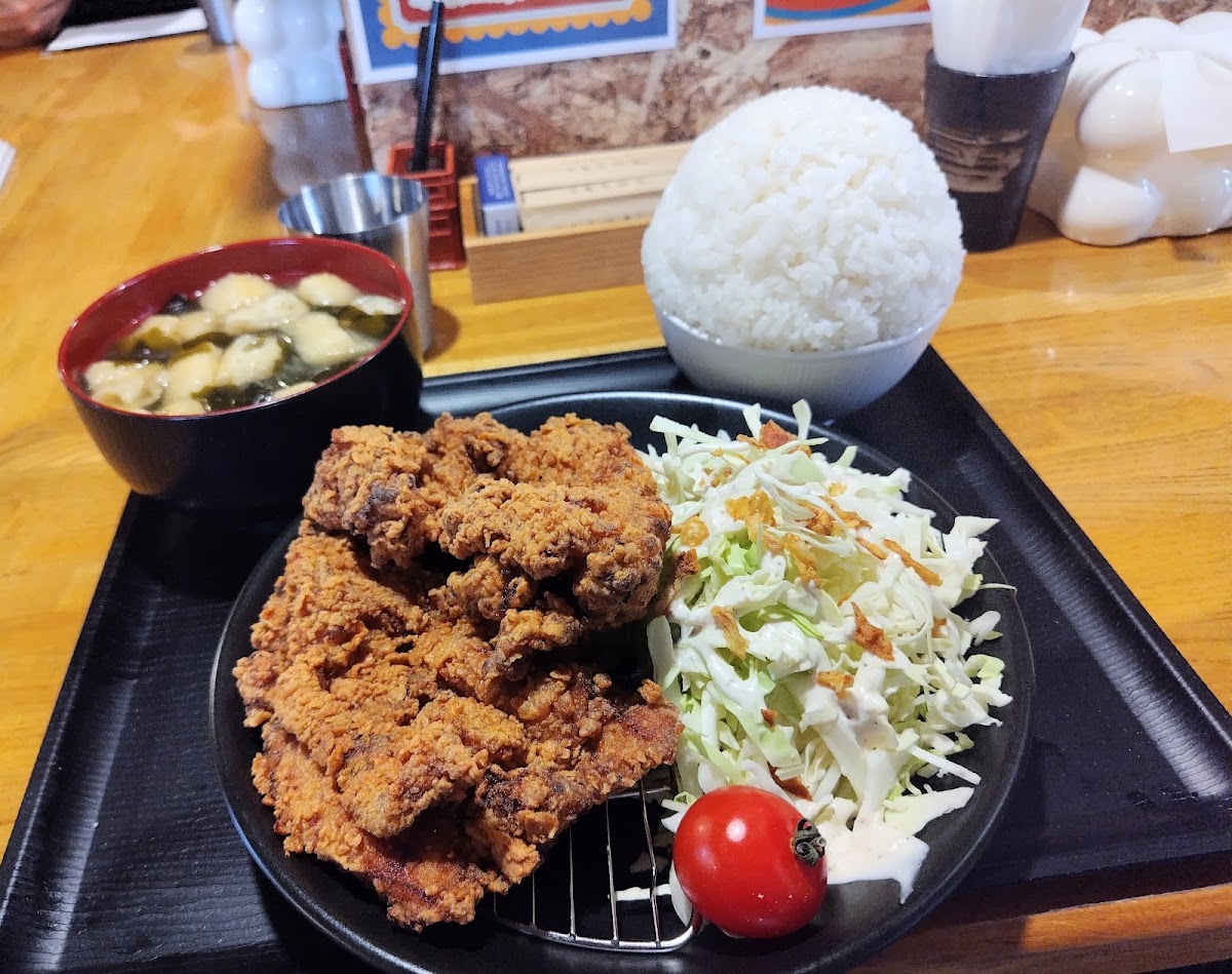 食堂くもりのちの写真